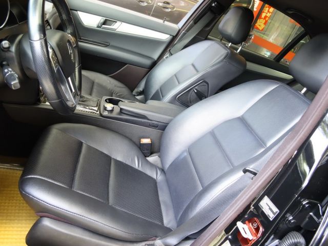 會長の店認證車/五重送專案☆小改款C250 AMG •自用車+里程數保證/電動天窗/安卓大螢幕  第4張相片