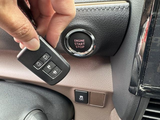 會長の店認證車☆新車保固中★小改款七人座保證只跑1萬‧雙電動滑門‧360度環景‧八安‧自動煞車警示‧循跡‧車道偏移  第8張相片