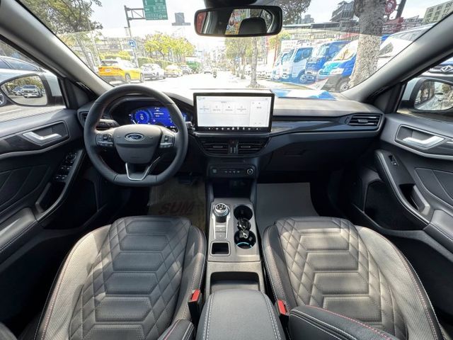 會長の店認證車☆正25年新車保固.一手只跑9000公里/自動停車★ACC跟車/車道偏移/電動座椅/無線充電/B&O音響  第3張相片