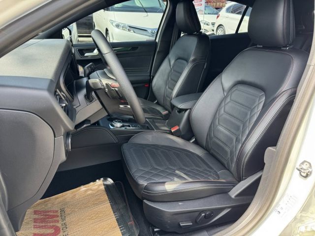 會長の店認證車☆正25年新車保固.一手只跑9000公里/自動停車★ACC跟車/車道偏移/電動座椅/無線充電/B&O音響  第4張相片