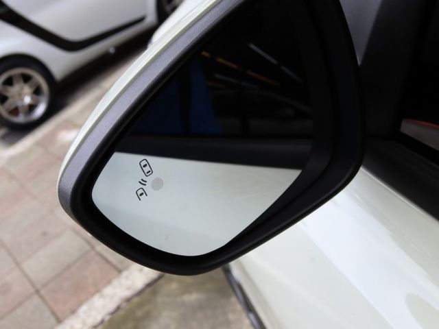 會長の店認證車☆正25年新車保固.一手只跑9000公里/自動停車★ACC跟車/車道偏移/電動座椅/無線充電/B&O音響  第15張相片