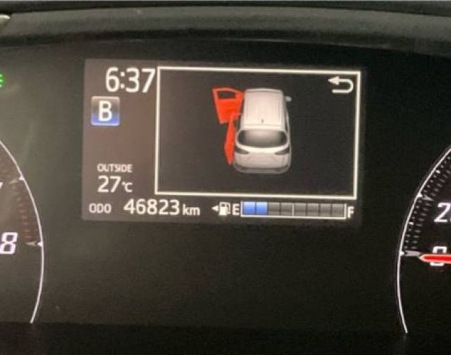 會長の店認證車★小改款七人座里程數保證‧雙電動滑門‧八安‧自動煞車警示‧循跡防滑‧車道偏移  第10張相片