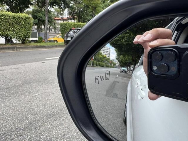 會長の店認證車★小改款七人座里程數保證‧雙電動滑門‧八安‧自動煞車警示‧循跡防滑‧車道偏移  第15張相片