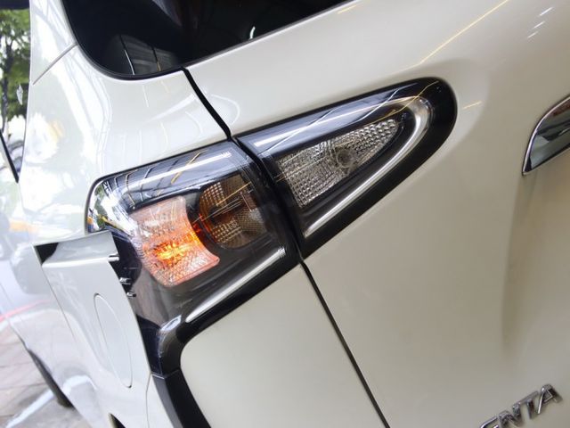 會長の店認證車★小改款七人座里程數保證‧雙電動滑門‧八安‧自動煞車警示‧循跡防滑‧車道偏移  第18張相片