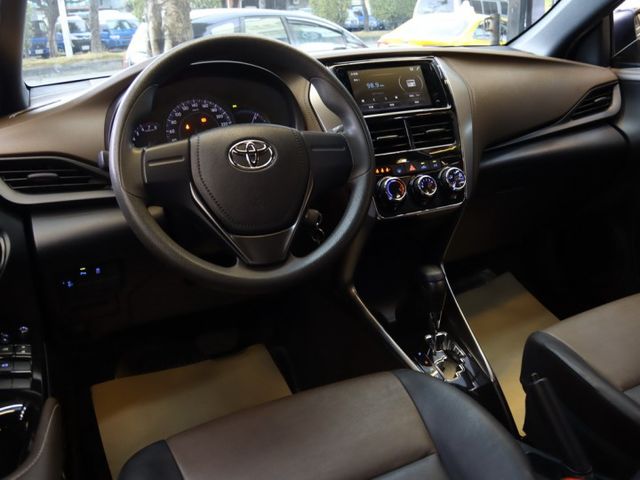 會長の店認證車☆末代 YARIS Crossover.一手跑18000公里.九安全氣囊.巡跡防滑.感應頭燈.車頂行李架  第3張相片