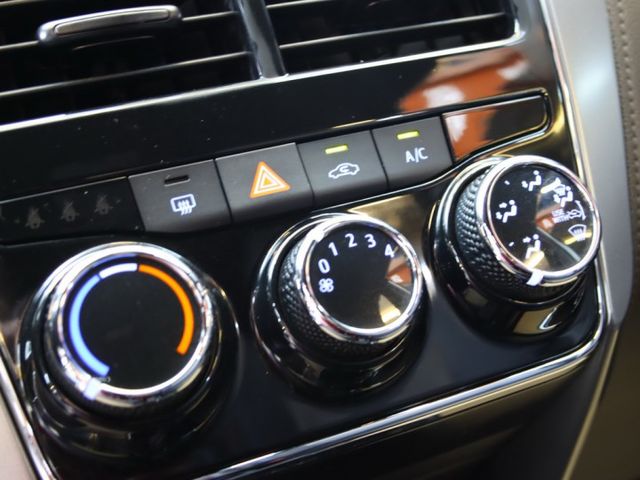 會長の店認證車☆末代 YARIS Crossover.一手跑18000公里.九安全氣囊.巡跡防滑.感應頭燈.車頂行李架  第10張相片