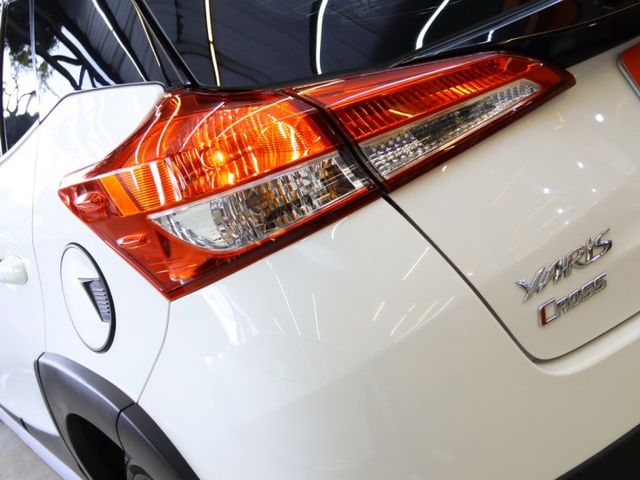 會長の店認證車☆末代 YARIS Crossover.一手跑18000公里.九安全氣囊.巡跡防滑.感應頭燈.車頂行李架  第19張相片