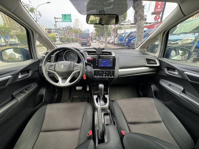 會長の店認證車/五重送專案☆頂級 FIT 1.5S＋加裝空力套件.一手車+只跑11萬/定速/巡跡防滑/換檔撥片/倒車顯影  第3張相片