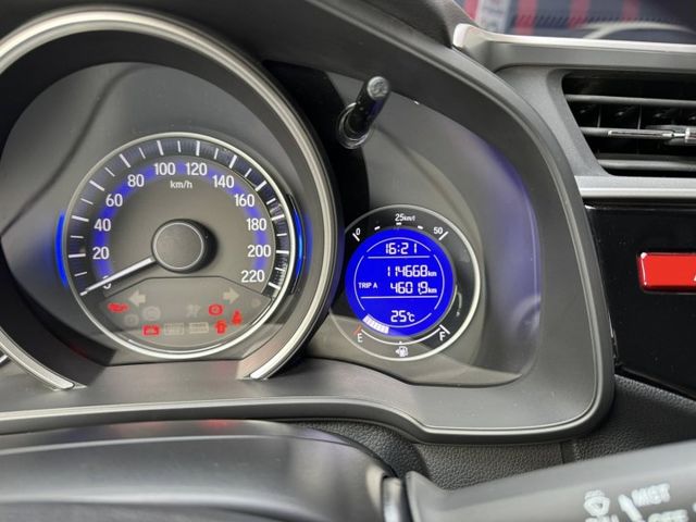 會長の店認證車/五重送專案☆頂級 FIT 1.5S＋加裝空力套件.一手車+只跑11萬/定速/巡跡防滑/換檔撥片/倒車顯影  第7張相片