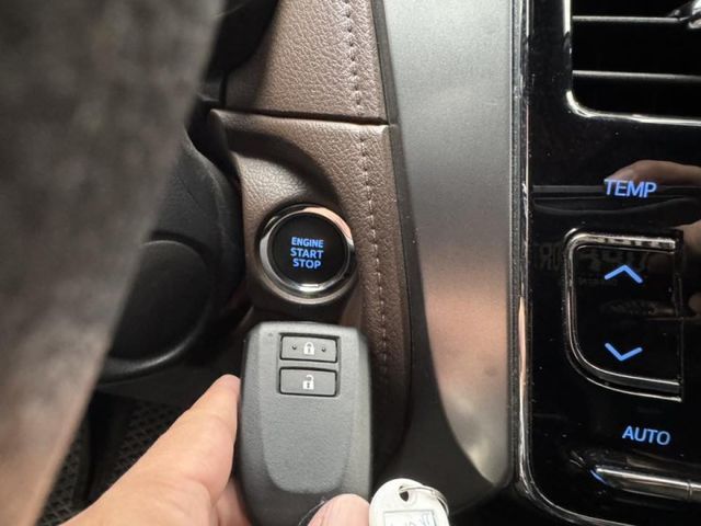 會長の店認證車☆YARIS 1.5 S版空力套件＋加裝下巴/免鑰啟動/一手里程數保證/巡跡防滑/車道偏移/自動煞停  第7張相片