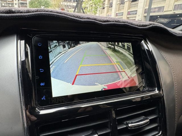 會長の店認證車☆YARIS 1.5 S版空力套件＋加裝下巴/免鑰啟動/一手里程數保證/巡跡防滑/車道偏移/自動煞停  第8張相片