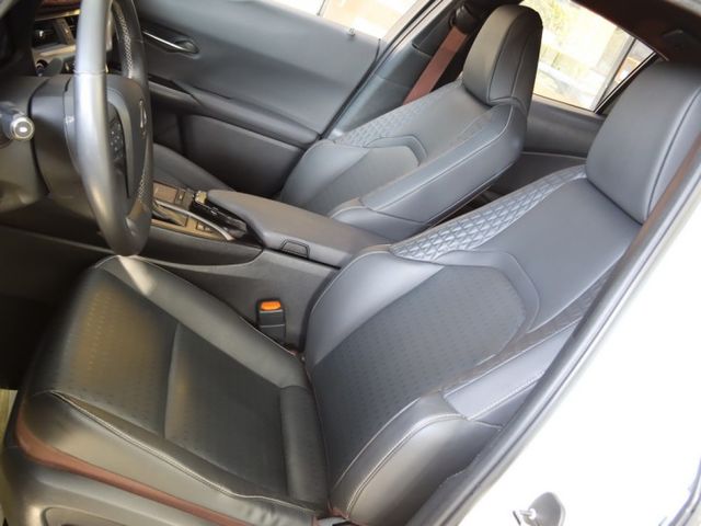 會長の店認證車☆UX250h 2.0油電旗艦版/一手車+只跑五萬多/ACC跟車/車道偏移/自動煞停/電動尾門/空力套件  第4張相片