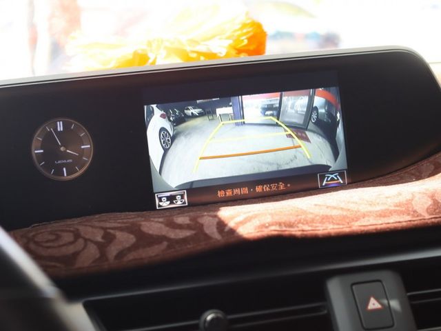 會長の店認證車☆UX250h 2.0油電旗艦版/一手車+只跑五萬多/ACC跟車/車道偏移/自動煞停/電動尾門/空力套件  第10張相片