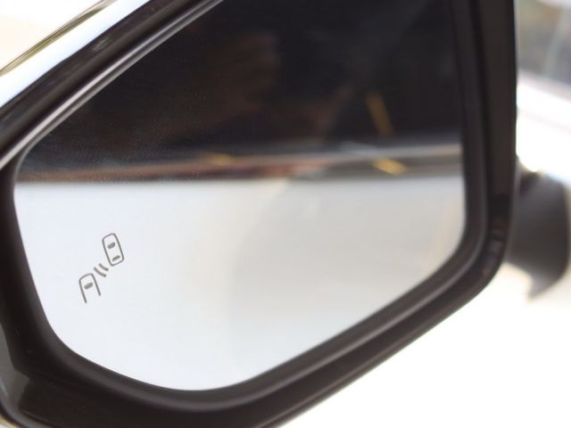 會長の店認證車☆UX250h 2.0油電旗艦版/一手車+只跑五萬多/ACC跟車/車道偏移/自動煞停/電動尾門/空力套件  第15張相片