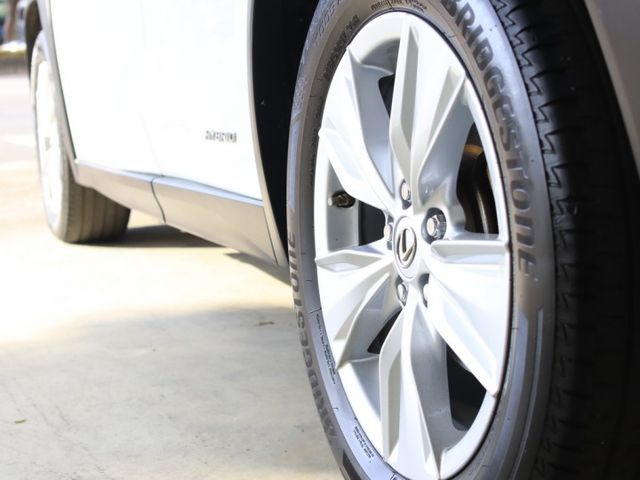 會長の店認證車☆UX250h 2.0油電旗艦版/一手車+只跑五萬多/ACC跟車/車道偏移/自動煞停/電動尾門/空力套件  第16張相片