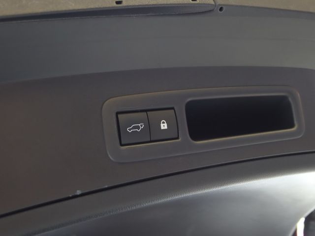 會長の店認證車☆UX250h 2.0油電旗艦版/一手車+只跑五萬多/ACC跟車/車道偏移/自動煞停/電動尾門/空力套件  第17張相片