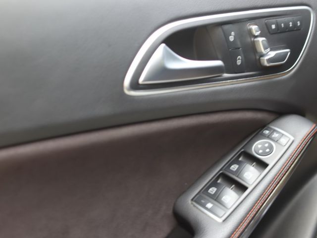 會長の店認證車☆總代理小改款 A180 AMG /自用跑12萬.電動記憶座椅/免鑰匙/LED頭燈/倒車顯影  第13張相片