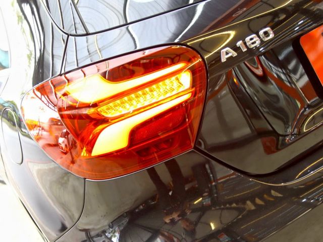 會長の店認證車☆總代理小改款 A180 AMG /自用跑12萬.電動記憶座椅/免鑰匙/LED頭燈/倒車顯影  第17張相片