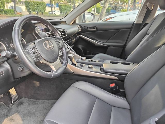 會長の店認證車☆大改款 IS300 2.0汽油/一手車+只跑6萬多/ACC跟車/車道偏移/自動煞停/空力套件/倒車顯影  第4張相片