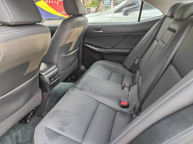 會長の店認證車☆大改款 IS300 2.0汽油/一手車+只跑6萬多/ACC跟車/車道偏移/自動煞停/空力套件/倒車顯影  第5張相片