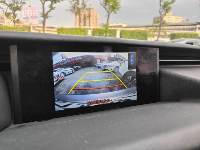 會長の店認證車☆大改款 IS300 2.0汽油/一手車+只跑6萬多/ACC跟車/車道偏移/自動煞停/空力套件/倒車顯影  第7張相片