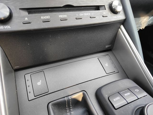 會長の店認證車☆大改款 IS300 2.0汽油/一手車+只跑6萬多/ACC跟車/車道偏移/自動煞停/空力套件/倒車顯影  第10張相片