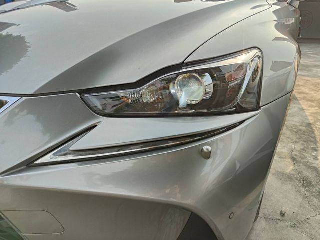 會長の店認證車☆大改款 IS300 2.0汽油/一手車+只跑6萬多/ACC跟車/車道偏移/自動煞停/空力套件/倒車顯影  第19張相片