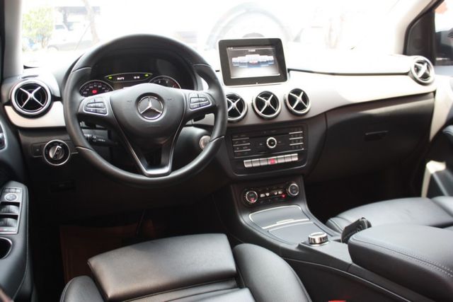 會長の認證車/五重送專案☆總代理B180.自用跑8萬/選配4門摸門/免鑰匙/電動椅/倒車顯影/6/4分離座椅  第3張相片