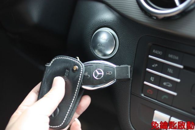 會長の認證車/五重送專案☆總代理B180.自用跑8萬/選配4門摸門/免鑰匙/電動椅/倒車顯影/6/4分離座椅  第9張相片