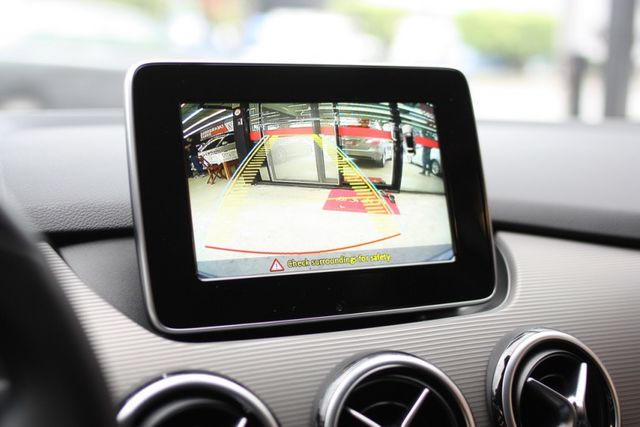 會長の認證車/五重送專案☆總代理B180.自用跑8萬/選配4門摸門/免鑰匙/電動椅/倒車顯影/6/4分離座椅  第11張相片