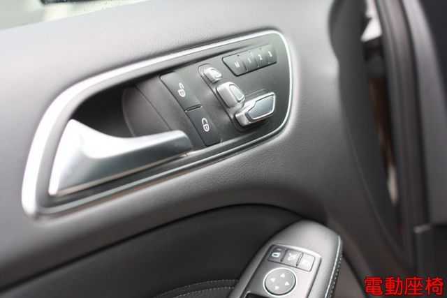 會長の認證車/五重送專案☆總代理B180.自用跑8萬/選配4門摸門/免鑰匙/電動椅/倒車顯影/6/4分離座椅  第14張相片