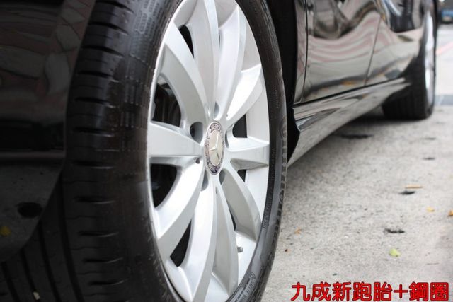 會長の認證車/五重送專案☆總代理B180.自用跑8萬/選配4門摸門/免鑰匙/電動椅/倒車顯影/6/4分離座椅  第17張相片