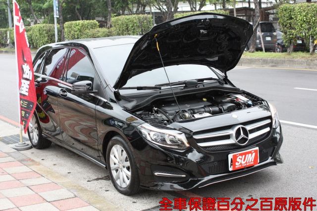 會長の認證車/五重送專案☆總代理B180.自用跑8萬/選配4門摸門/免鑰匙/電動椅/倒車顯影/6/4分離座椅  第18張相片