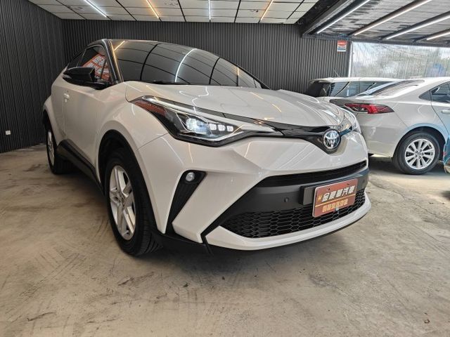 會長の店認證車/小改款 CHR 1.2 豪華版＋黑車頂/一手跑2萬多/ACC跟車/車道偏移/自動煞停/盲點偵測/空氣清靜  第1張相片