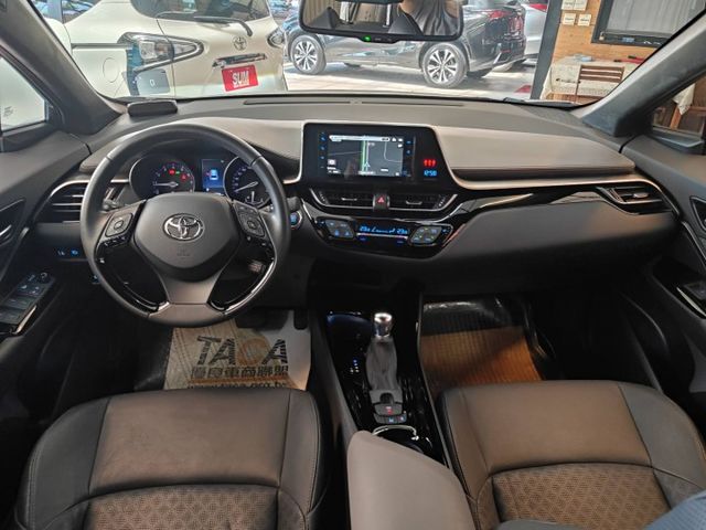 會長の店認證車/小改款 CHR 1.2 豪華版＋黑車頂/一手跑2萬多/ACC跟車/車道偏移/自動煞停/盲點偵測/空氣清靜  第3張相片