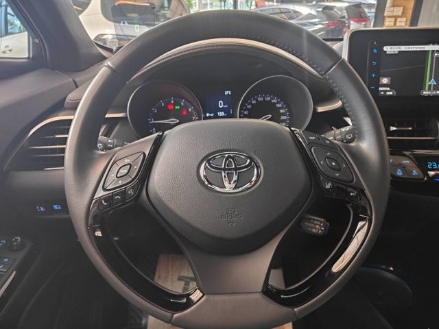 會長の店認證車/小改款 CHR 1.2 豪華版＋黑車頂/一手跑2萬多/ACC跟車/車道偏移/自動煞停/盲點偵測/空氣清靜  第6張相片