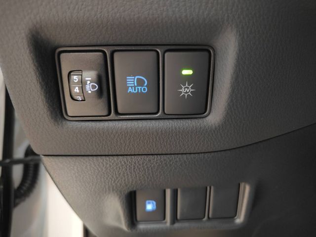 會長の店認證車/小改款 CHR 1.2 豪華版＋黑車頂/一手跑2萬多/ACC跟車/車道偏移/自動煞停/盲點偵測/空氣清靜  第12張相片