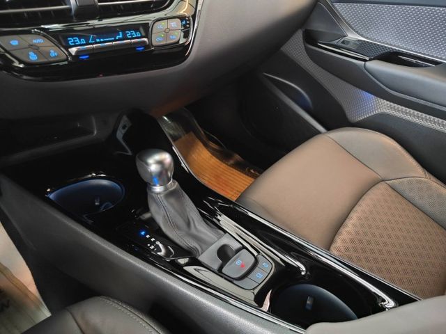 會長の店認證車/小改款 CHR 1.2 豪華版＋黑車頂/一手跑2萬多/ACC跟車/車道偏移/自動煞停/盲點偵測/空氣清靜  第13張相片