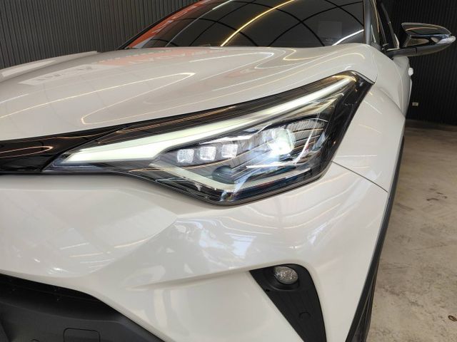 會長の店認證車/小改款 CHR 1.2 豪華版＋黑車頂/一手跑2萬多/ACC跟車/車道偏移/自動煞停/盲點偵測/空氣清靜  第20張相片