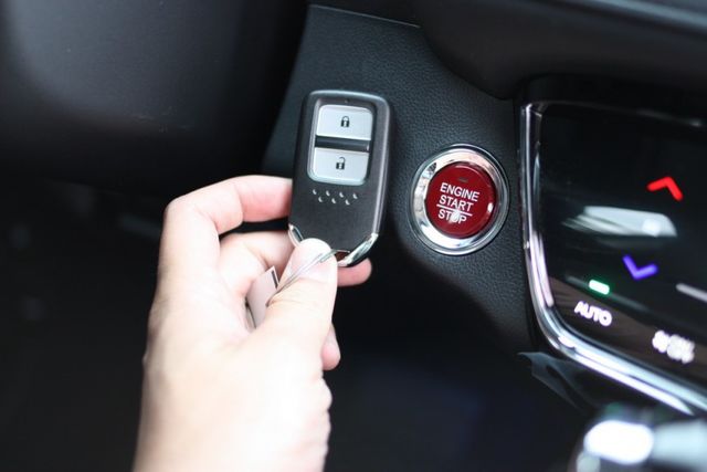 會長の店認證車/五重送專案☆HRV 1.8 VTI-S小改款/一手車+里程數保證只跑9萬/免鑰匙/定速/巡跡防滑  第7張相片