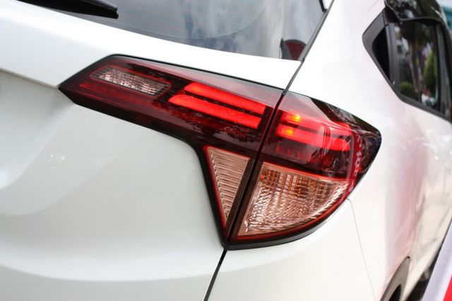 會長の店認證車/五重送專案☆HRV 1.8 VTI-S小改款/一手車+里程數保證只跑9萬/免鑰匙/定速/巡跡防滑  第16張相片