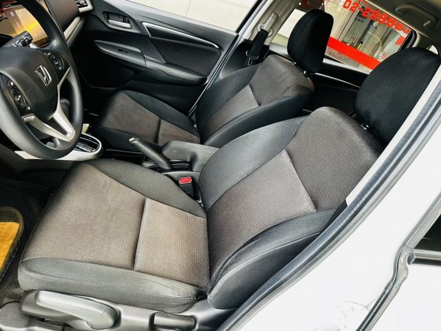 會長の店認證車/五重送專案☆頂級 FIT 1.5S＋加裝空力套件.一手車+只跑11萬/定速/巡跡防滑/換檔撥片/倒車顯影  第4張相片