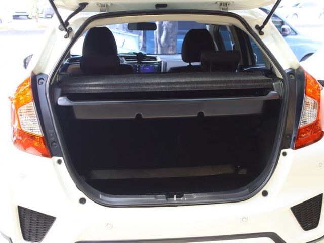 會長の店認證車/五重送專案☆頂級 FIT 1.5S＋加裝空力套件.一手車+只跑11萬/定速/巡跡防滑/換檔撥片/倒車顯影  第13張相片