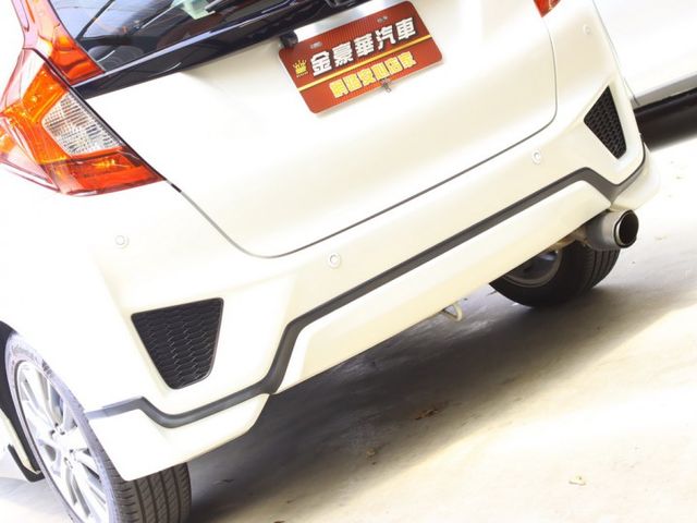 會長の店認證車/五重送專案☆頂級 FIT 1.5S＋加裝空力套件.一手車+只跑11萬/定速/巡跡防滑/換檔撥片/倒車顯影  第20張相片
