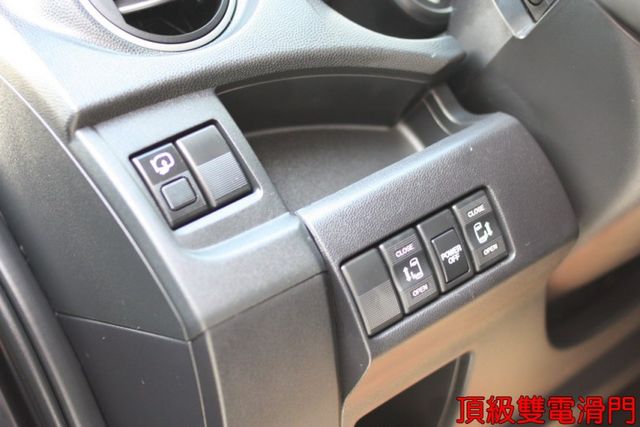 會長の店認證車/三年保固☆自用車+保證只跑9萬/少見有正七人座‧雙電動滑門/六安/定速/電動天窗/極新車況  第8張相片
