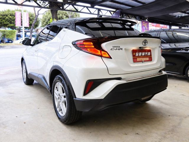 會長の店認證車/小改款 CHR 1.2 豪華版＋黑車頂/一手跑2萬多/ACC跟車/車道偏移/自動煞停/盲點偵測/空氣清靜  第2張相片