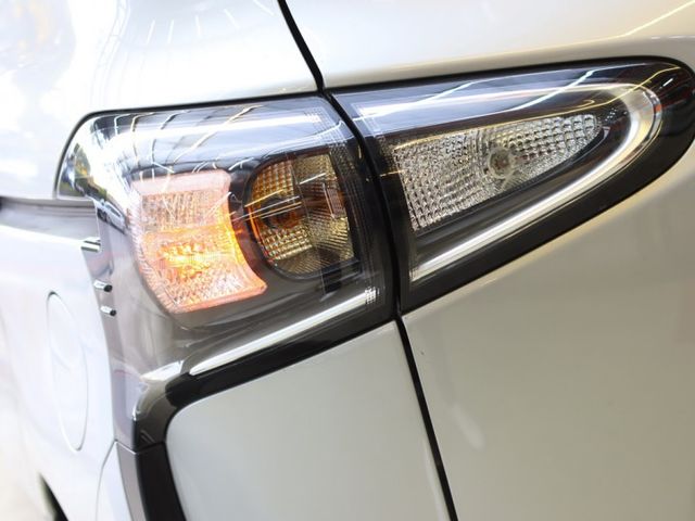 會長の店認證車☆小改款 SIENTA 1.8七人座 豪華+雙電滑門/免鑰匙/車道偏移/自動煞停/環景影像  第17張相片