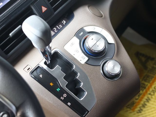 會長の店認證車☆小改款 SIENTA 1.8 豪華+/八安氣囊/只跑3萬/免鑰匙/倒車顯影/電動滑門/盲點偵測  第10張相片