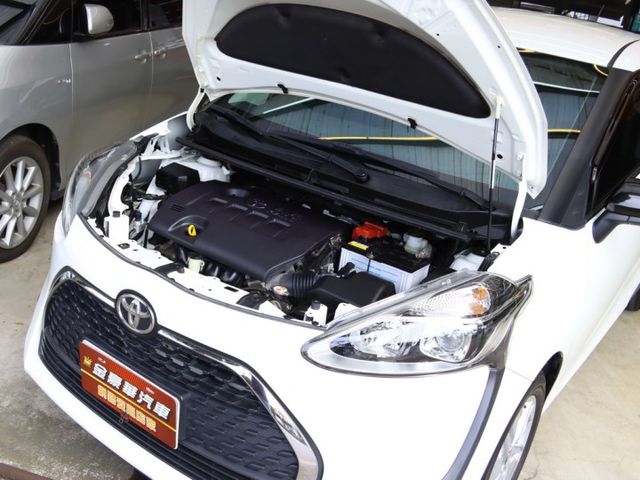 會長の店認證車☆小改款 SIENTA 1.8 豪華+/八安氣囊/只跑3萬/免鑰匙/倒車顯影/電動滑門/盲點偵測  第16張相片