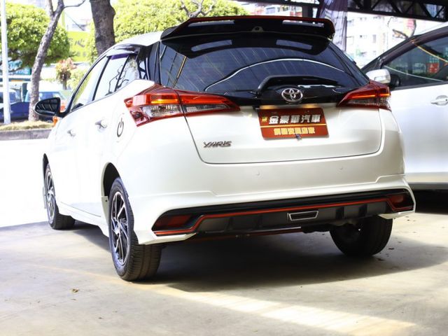 會長の店認證車☆YARIS 1.5 S版空力套件＋加裝下巴/免鑰啟動/一手里程數保證/巡跡防滑/車道偏移/自動煞停  第2張相片